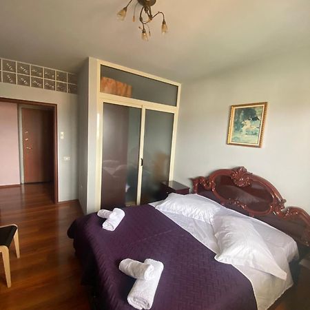 Stay The Night Shkodra Apartment City Centre Ngoại thất bức ảnh