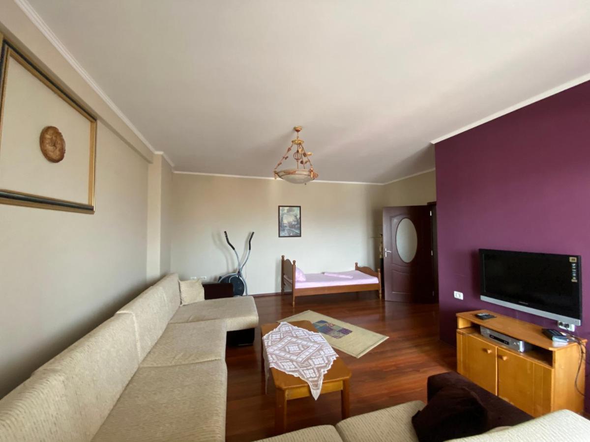 Stay The Night Shkodra Apartment City Centre Ngoại thất bức ảnh