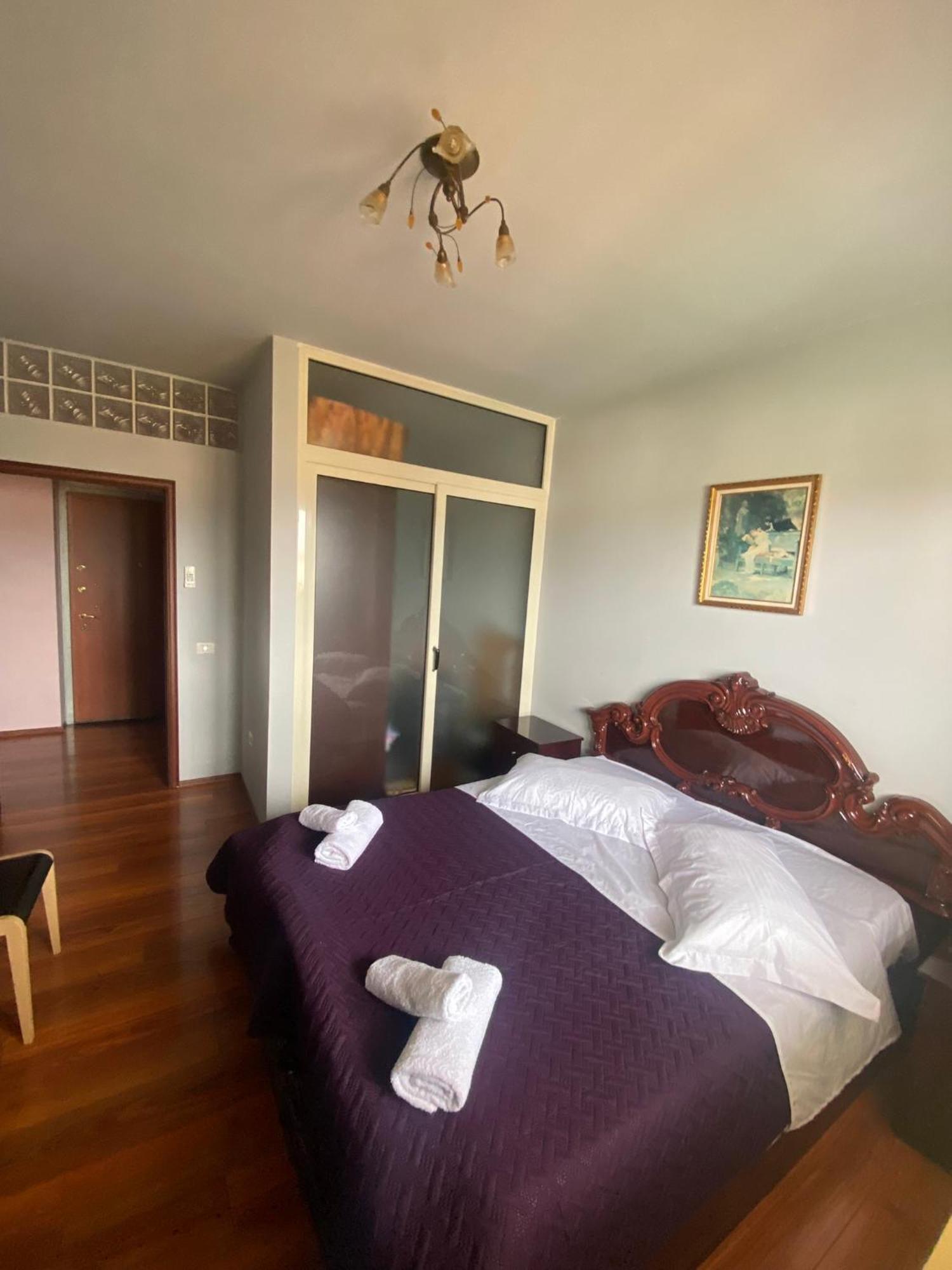 Stay The Night Shkodra Apartment City Centre Ngoại thất bức ảnh