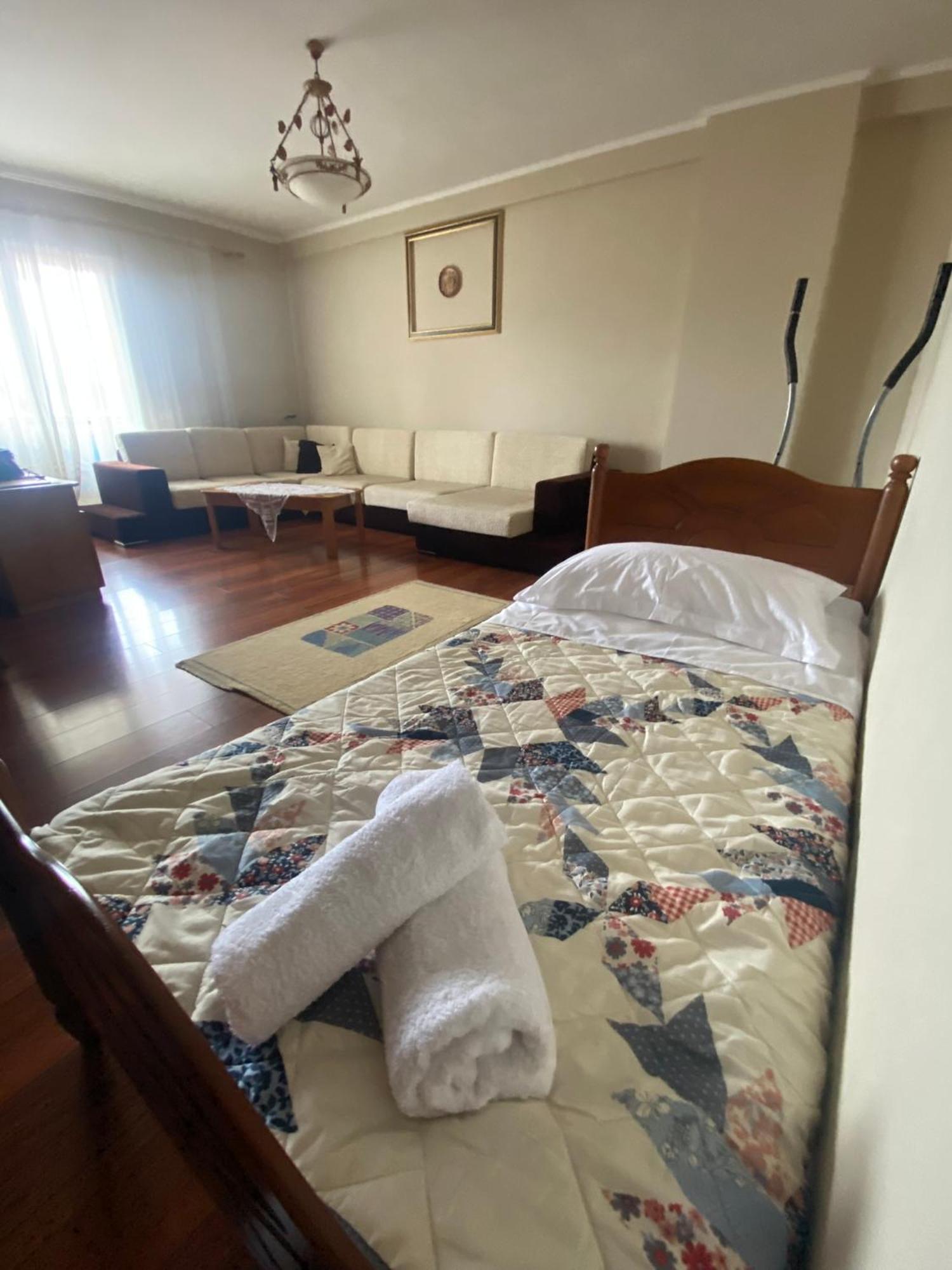 Stay The Night Shkodra Apartment City Centre Ngoại thất bức ảnh